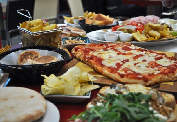 ottimo cibo per aperitivo a castel maggiore presso alterego café