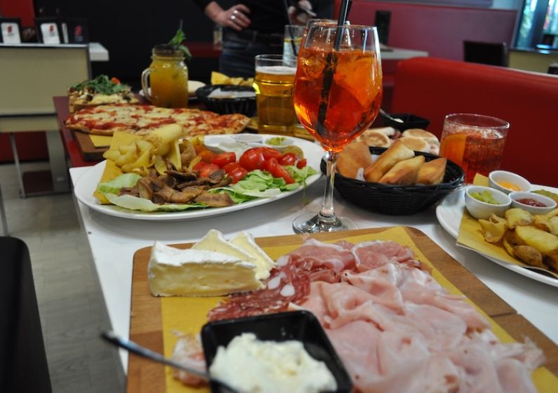 ottimo servizio per aperitivo a castel maggiore presso alterego café