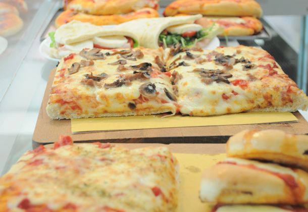 ottima pizza al taglio per pranzo a castel maggiore presso alterego café